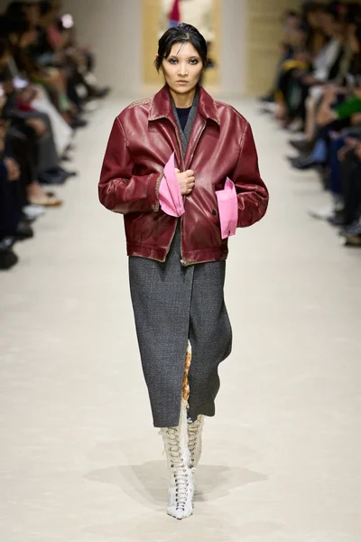 Look 15